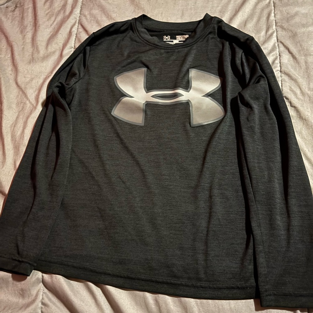 Boys black and silver long sleeve under armour Tee in size youth medium